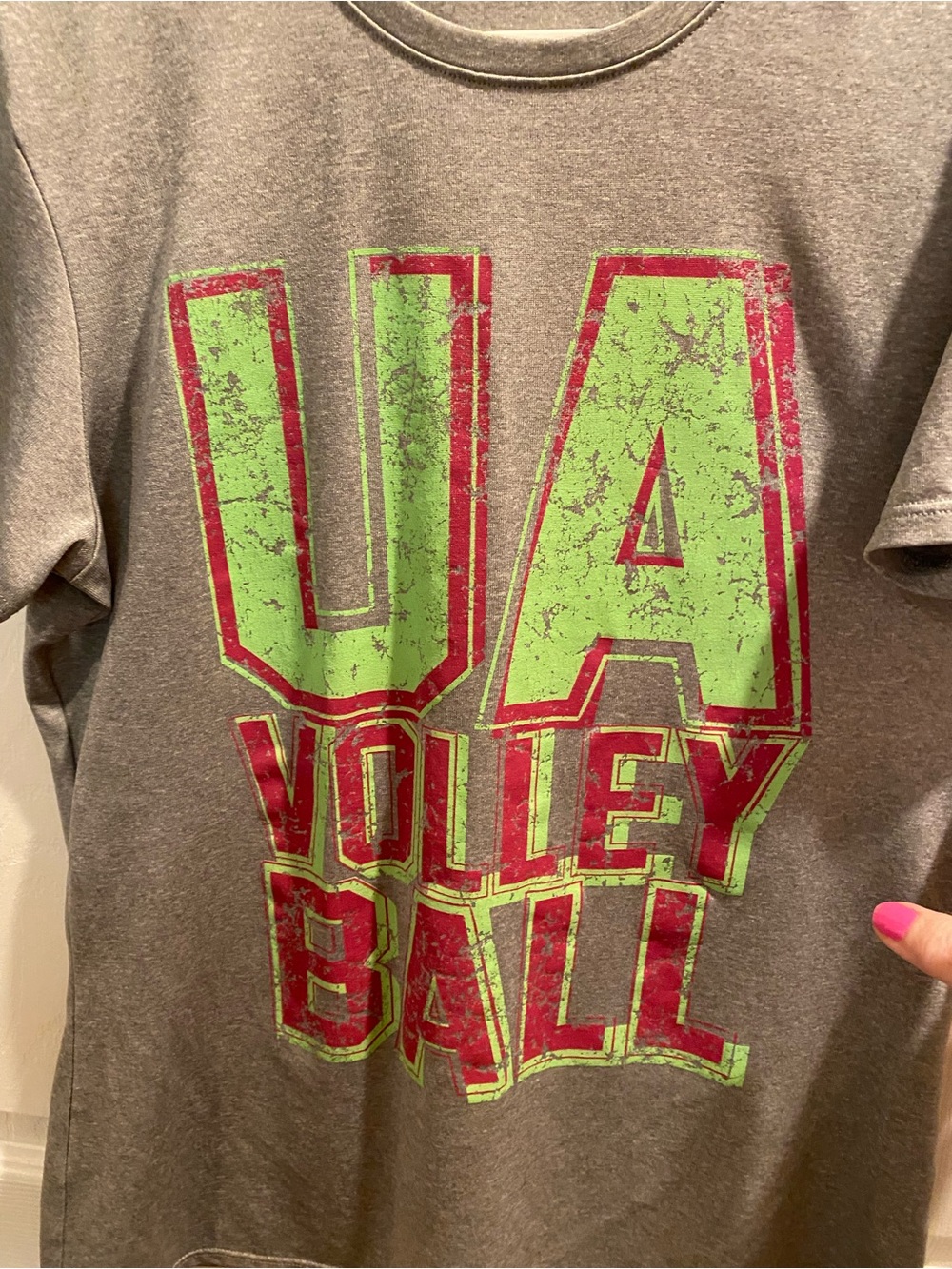 Under Armour Gray Short Sleeve Tee with Green & Pink Graphic size Small